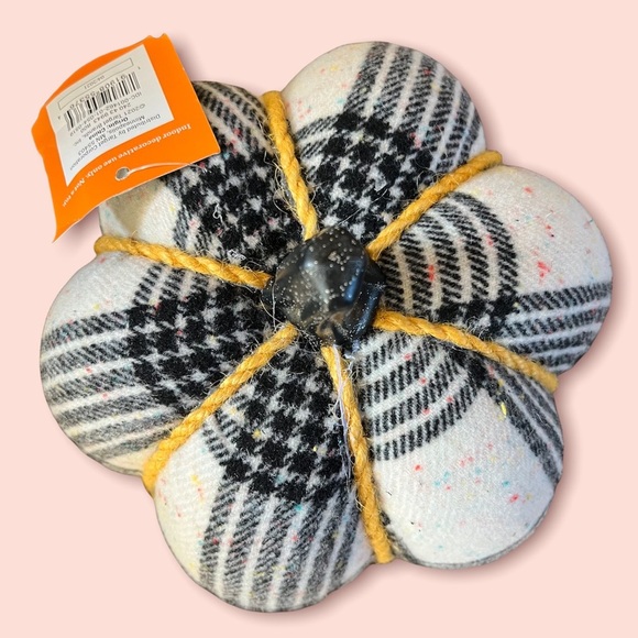 Nwt set of 2 cloth black & off white cloth speckled pumpkins Hyde & eek! - Picture 4 of 7